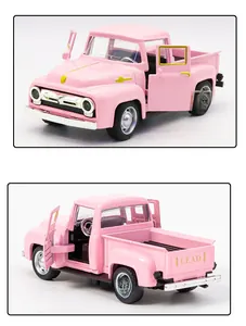 Viste dettagliate del modellino pickup vintage rosa 1:32 in lega con porte apribili