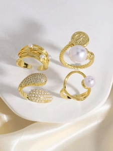 Set of four 18k gold plated rings with pearls and rhinestones on elegant silk