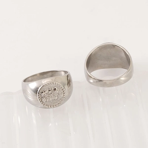 Hip hop stainless steel portrait signet ring set with vintage engraved heraldic details