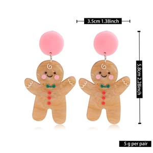 Detailed size chart of cute acrylic gingerbread man earrings showing 5.8cm height and 5g weight