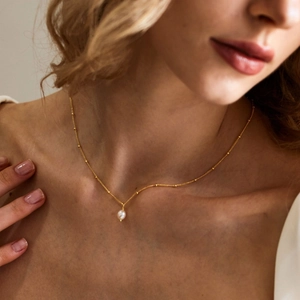 Minimalist 18k gold stainless steel beaded necklace with a natural white pearl pendant