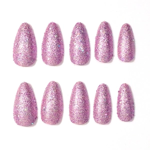Vue détaillée de longs faux ongles amande violet clair avec une finition pailletée
