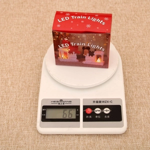 Detailed scale measurement showing weight of the red LED train lantern packaging box