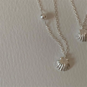 Minimalist S925 sterling silver shell pendant necklace with white pearl on fine link chain