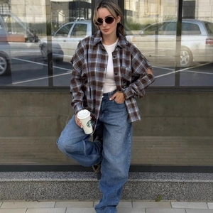Camicia scozzese oversize da donna in marrone e blu con stile casual da strada e bottoni