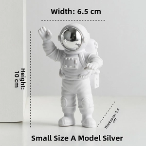 Detailed view of astronaut statue with size 10cm x 6.5cm and silver mirror visor