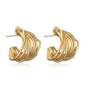 Detailed view of intertwined C-shape gold earrings with 925 silver hallmarks