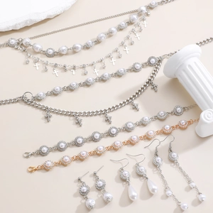 Set gioielli eleganti con perle e croce inclusi collane, bracciali e orecchini argento