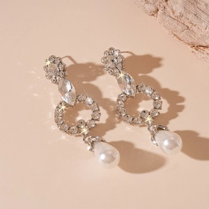 Sparkling flower geometric teardrop pearl earrings with diamonds in a gold setting