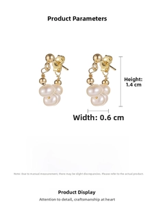 Detail of S925 silver and freshwater pearl cluster earrings with 1.4cm size specifications