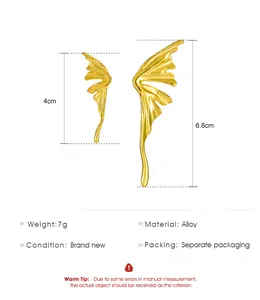Detailed size measurement showing 4cm and 6.8cm heights of metal alloy earrings
