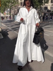 Robe chemise maxi blanche élégante à manches longues avec fentes latérales et coupe ample