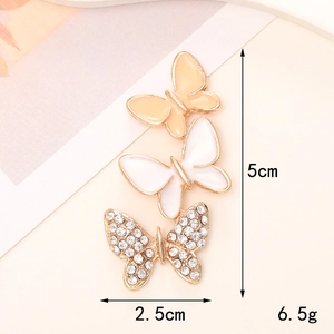 Detail view of triple butterfly accessory with dimensions 5cm x 2.5cm and 6.5g weight