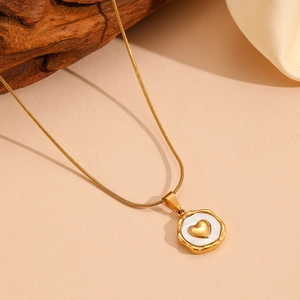 Detail of 18k gold plated stainless steel necklace with white shell heart pendant