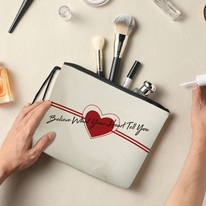 Pochette trucchi in tela con stampa a cuore e cinturino per l'uso all'aperto