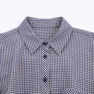 Chemise à carreaux vichy bleus pour femmes avec col à revers et texture en coton