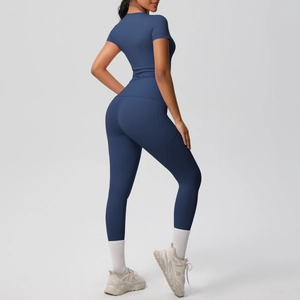 Detail of dark blue yoga set with side pocket on high-stretch leggings and short sleeve top