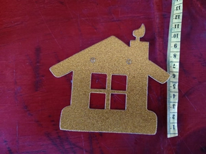 Detail of 11cm gold glitter house shape banner decoration for homecoming party events