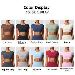 Mise en page matricielle montrant 10 couleurs de hauts de yoga à manches courtes sans couture