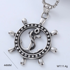 Vue macro d'un pendentif ancre viking argenté avec gravures de nœuds celtiques