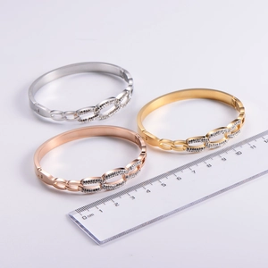 Detailed view of three-color metal chain bracelets in gold, silver, and rose gold with zircon