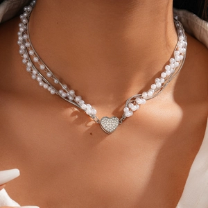 Sautoir Multi-Rangs Élégant Avec Künstliche Perle D'Imitation Chaîne En Alliage Pendentif Cœur Strass Mode Rétro Pour Femme