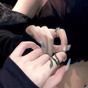 Bague serpent unique en argent avec émail vert pour femme au design ouvert et ajustable