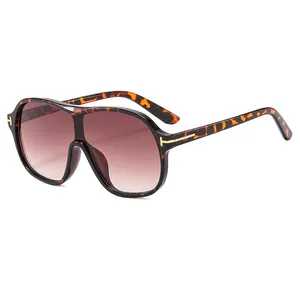 Fashion oversized tortoise shell sunglasses with gradient brown lenses and golden T-hinge