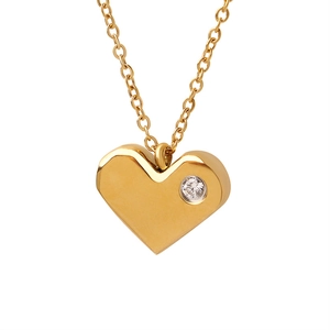 Collier cœur plaqué or 18 carats avec pendentif zircon sur une fine chaîne à maillons