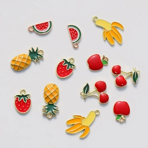 Bunte Fruchtanhänger aus Metalllegierung wie Erdbeere und Ananas für DIY Schmuckherstellung