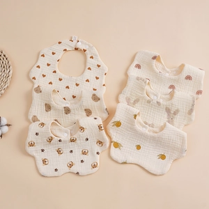 Detail of 6-layer cotton gauze baby bibs with cute patterns and scalloped edges