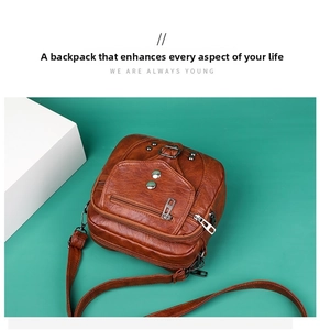 Sac à bandoulière vintage marron en cuir souple avec plusieurs poches zippées