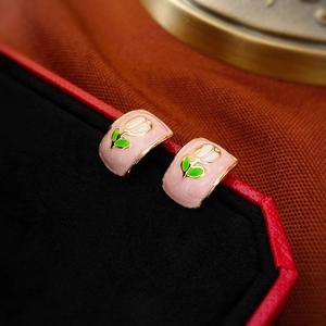 Elegant French vintage tulip enamel earrings with pink petals and gold plated frame