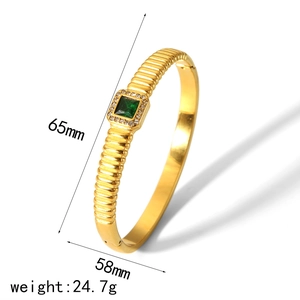 Bracelet en acier doré avec zircon vert carré et pavage de cristaux étincelants