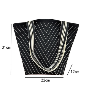 Detailed view showing dimensions 31x22x12cm for this black and white woven knit tote bag