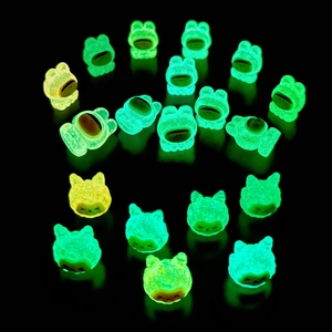Statuine di rana e gatto luminose in resina con effetto fluorescente al buio