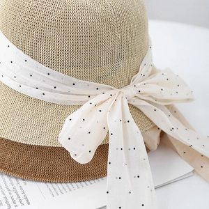 Chapeau de soleil en paille à large bord avec ruban à pois et tissage de qualité