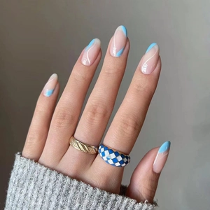 Unghie Finte Con Linea Francese Blu Forma A Mandorla Base Nude Lucida Punte Per Unghie Artificiali Per Donne Elegante Semplice