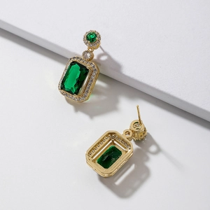 Boucles d'oreilles vintage en cristal vert émeraude avec halo de zircons et placage or