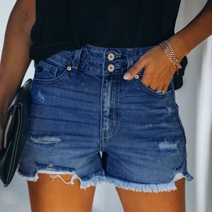 Short en jean bleu taille haute pour femme avec déchirures et ourlet brut tendance