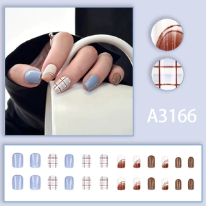 Faux ongles courts bleus à carreaux et dégradé marron avec 24 pièces de forme carrée ronde