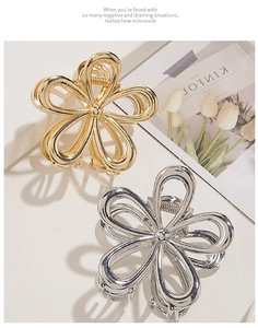 Détails des pinces à cheveux fleur évidées aux finitions métalliques or et argent