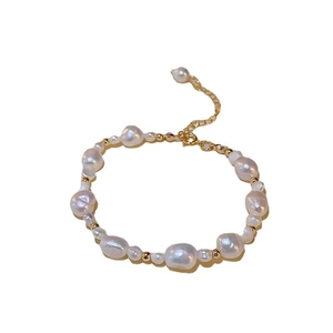 Elegant baroque pearl beaded bracelet with golden metal beads and adjustable chain