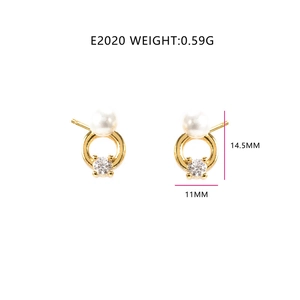 Détails des boucles d'oreilles perles et zircons, dimensions 14,5 mm et poids de 0,59 g