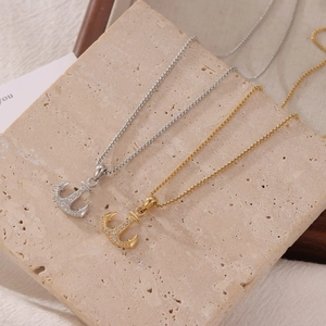 Collier avec pendentif ancre à la mode en or et argent avec cristaux étincelants pour femme