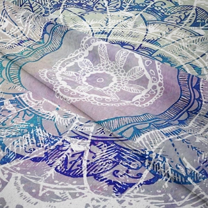 Gros plan sur le tissu mandala bohème montrant la texture brossée et les détails bleus