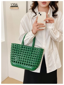 Close-up of green woven jelly bag showing the hollow texture and durable handles