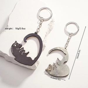Detailed view of cat keychains with dimensions 5.3in length and 16g weight