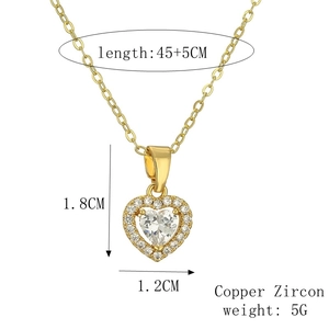 Detailansicht des Herzanhängers mit Zirkonia und 45+5 cm goldenen Kettenmaßen