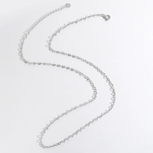 Detailed view of S925 silver heart necklace with spring clasp and adjustable chain
